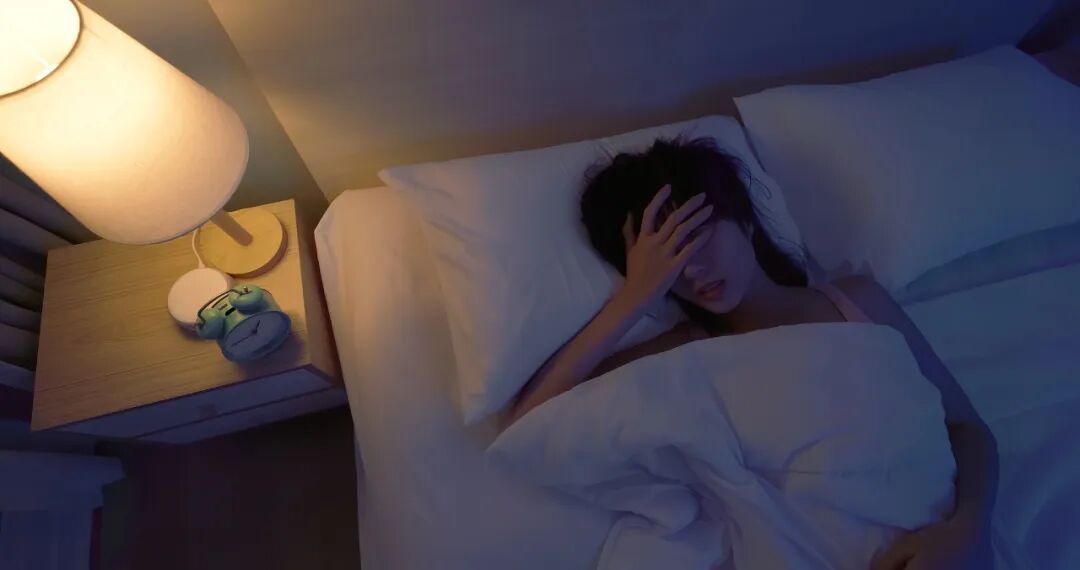 半夜醒来，为什么不建议看手机和时间？